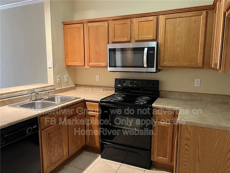 11137 SW 5th St — Photo 7