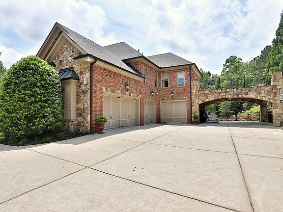 3rd image of 3160 Mulberry Oaks Ct