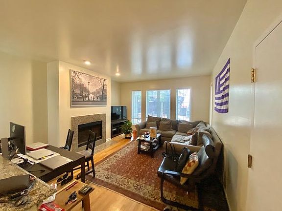 3rd image of 1534 N Hudson Ave APT 1S