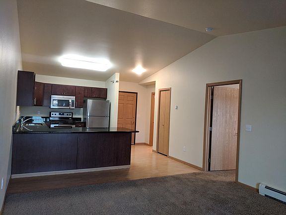 4th image of 615 33rd Ave W APT 311