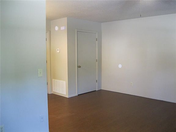 2nd image of 407 SE 4th St