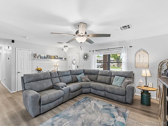 4th image of 16630 E Newton Pl