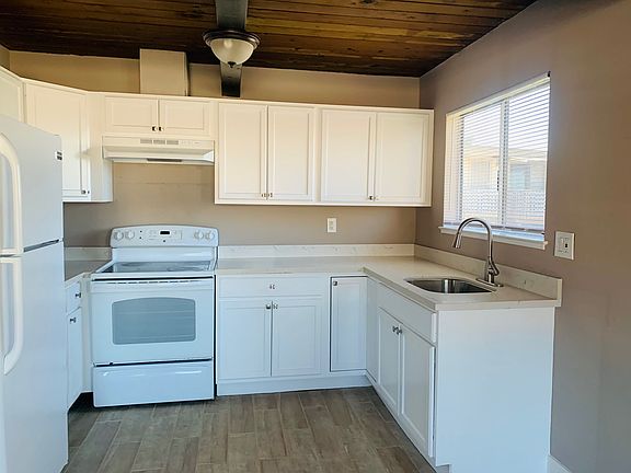 3rd image of 121 Maher Ct