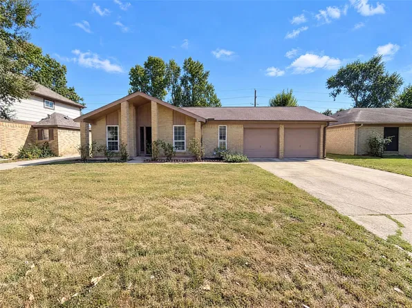 6815 Falling Waters Dr, Spring, TX 77379