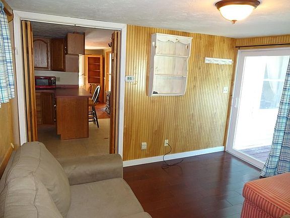4th image of 12 Thrush Ave #0