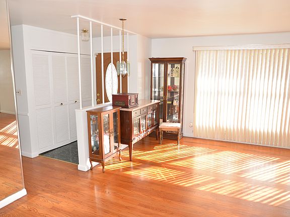 4th image of 25220 Larkins St