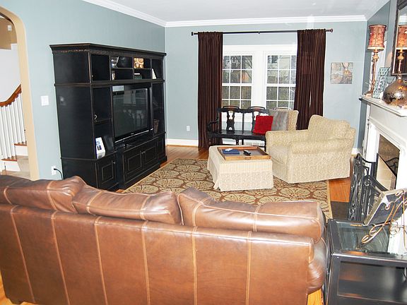 3rd image of 2308 Meadowwood Dr