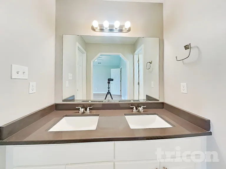 5169 Parkerwood Dr — Photo 8