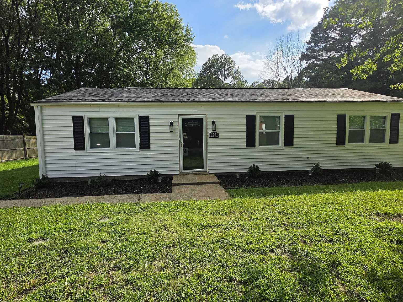 4 bed, 1.5 bath, 1132 sqft, $2,150 — Photo 1