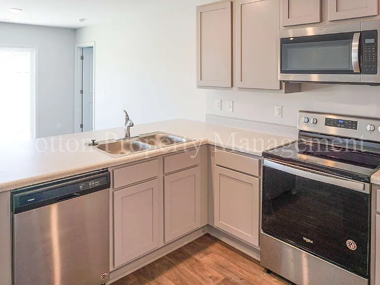 602 Draymore Dr NE — Photo 8