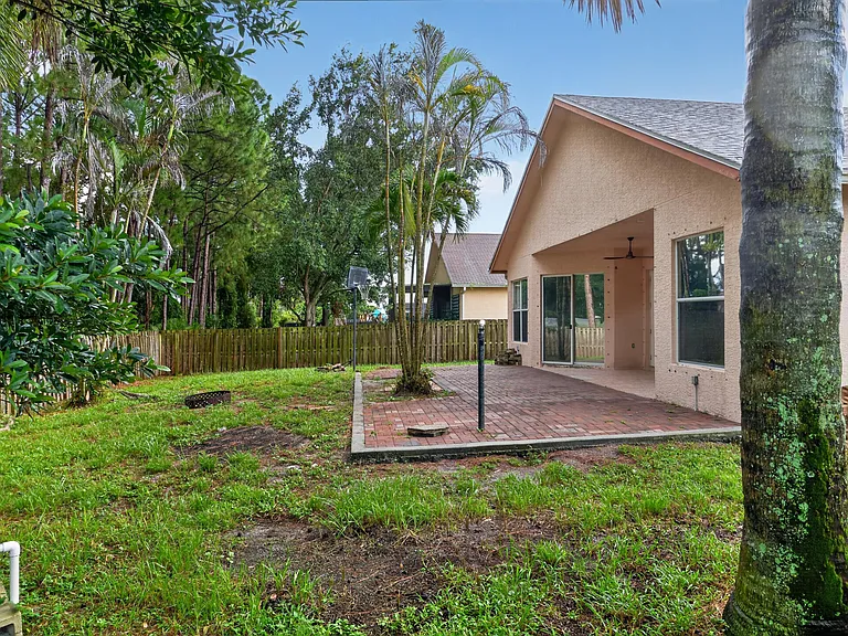 4059 SW Kamsler St — Photo 33