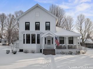 252 N Main St, Rockford, MI