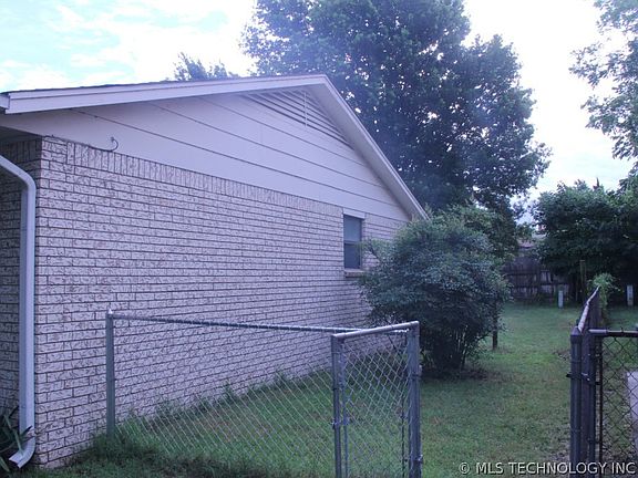 3rd image of 13949 S Hickory St