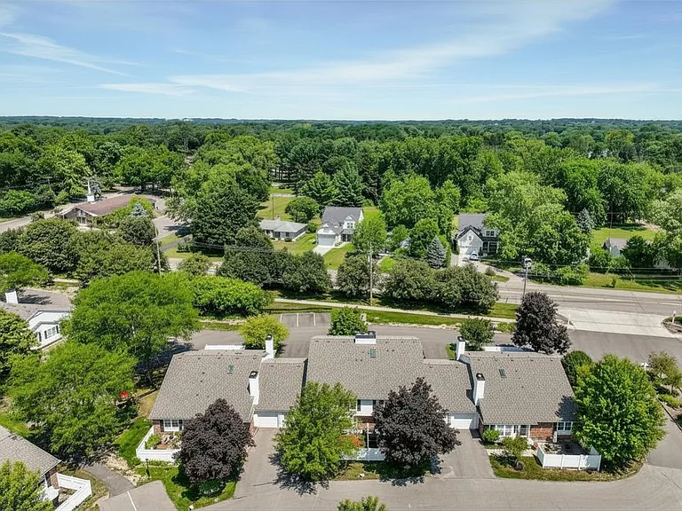 42253 Old Pond Cir — Photo 22