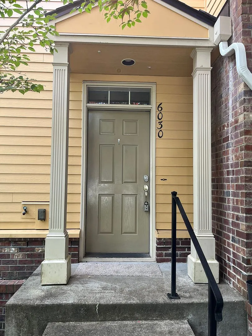 6030 NE Maidstone Street ~ Luxurious & Spacious Townhome — Photo 2