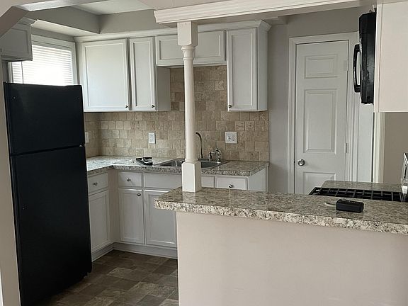 4th image of 1076 Leblanc St