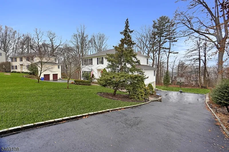 4 bed, 2.5 bath, $6,750 — Photo 3