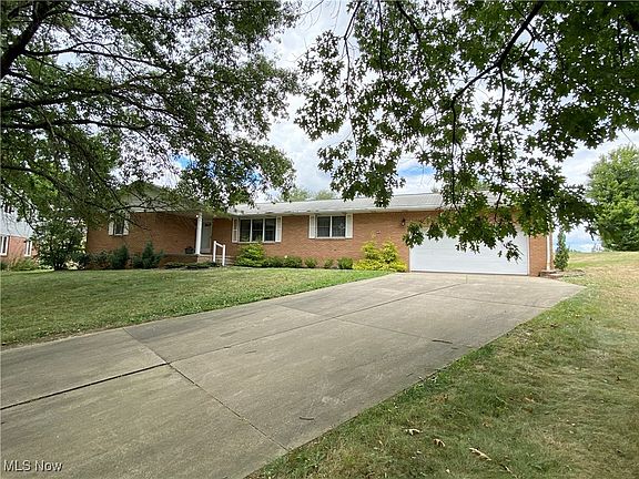 2nd image of 201 Parkhill Dr NE