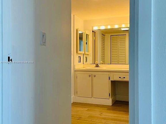 5th image of 100 Bayview Dr APT 1031