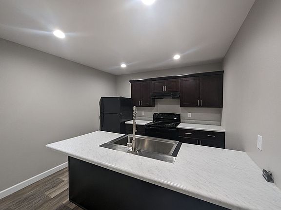 3rd image of 25 Southstone Dr