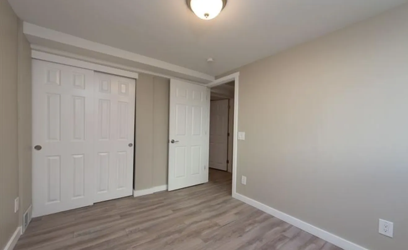 7 bed, 2300 sqft, $1,100 — Photo 4