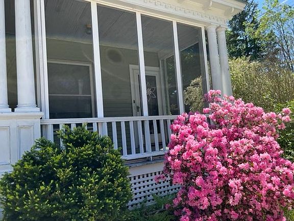 Screen Porch
Exclusive use by tenant