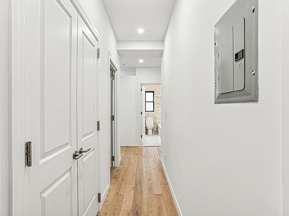 4th image of 160 E 48th St #9Z