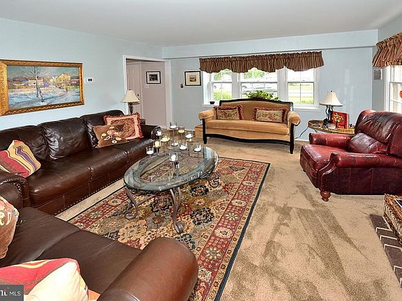 3rd image of 12809 Melville Ln