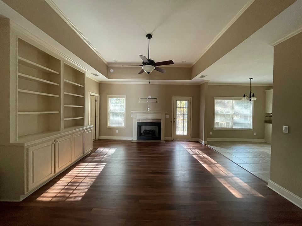 2nd image of 562 Vintage Pine Dr