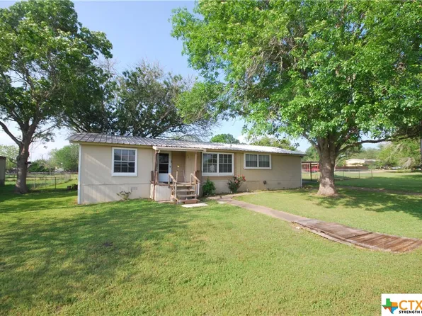 105 Park Ln, Moulton, TX 77975