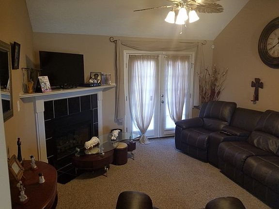 2nd image of 1816 Mickie Ann Way