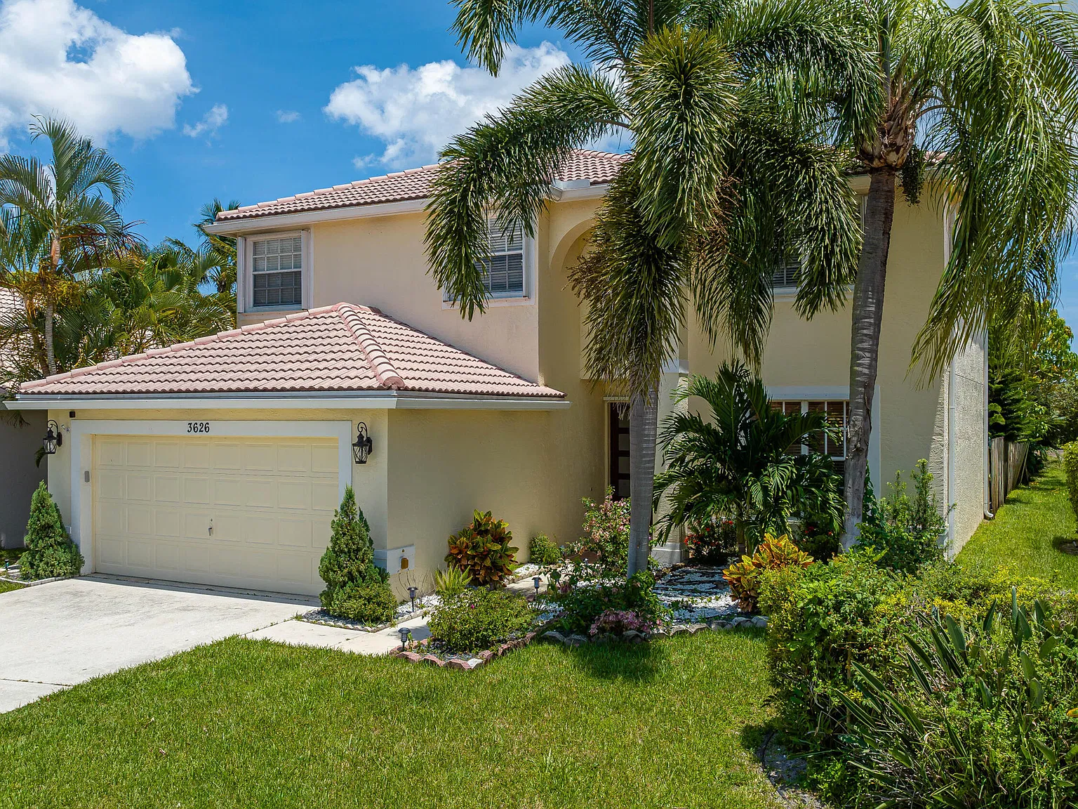 4 bed, 2.5 bath, 2644 sqft, $4,500 — Photo 3