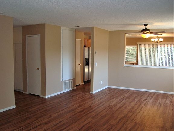 2nd image of 360 Park St