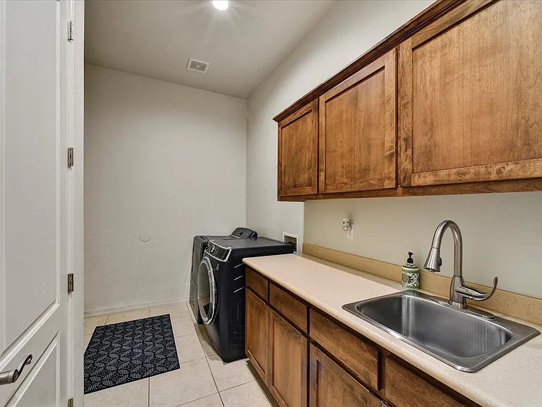 412 E Yearling Rd — Photo 12