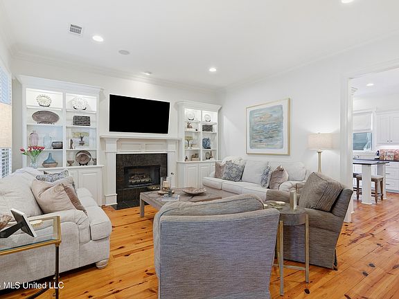 4th image of 224 Eastpark St