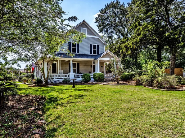 455 Gibbs St, New Waverly, TX 77358