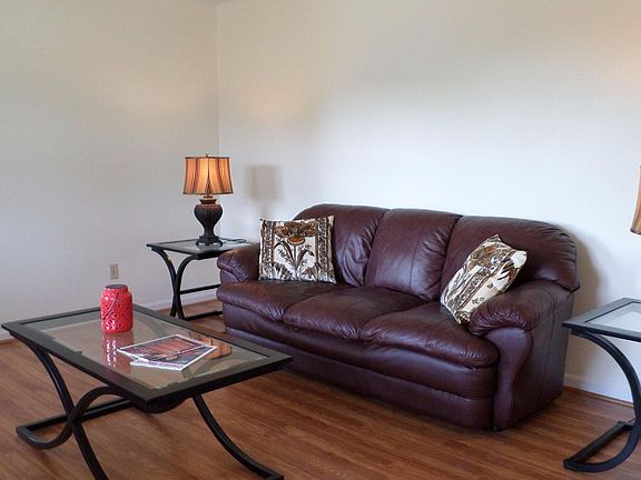3rd image of 12 Parke Dr