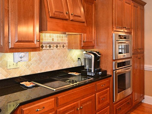 3rd image of 2515 Clifton Dr SE