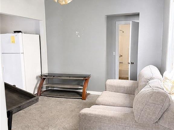 4th image of 2420 Middle Ave