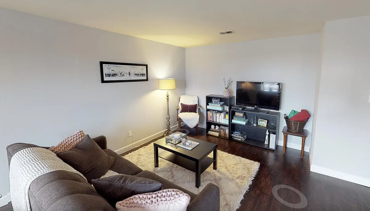 Building Photo - 607 Clara Ave #204