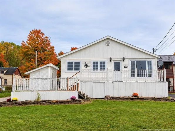 460 Vanier St, Campbellton, NB E3N 1V7