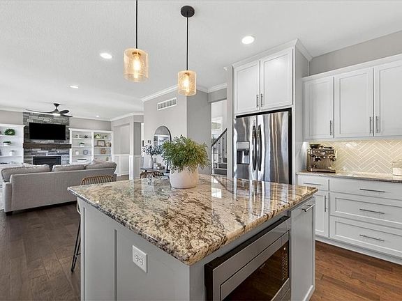 5th image of 914 Rannoch Ln