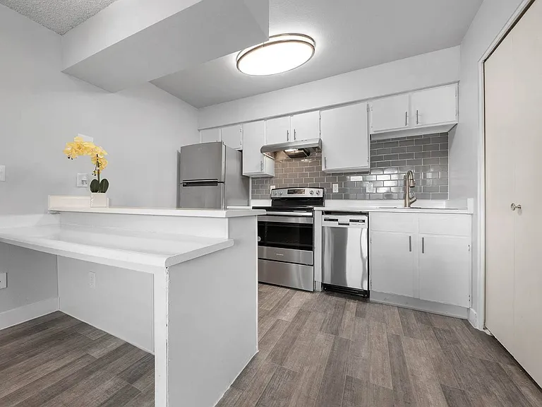 Vista Montana Apartments — Photo 8