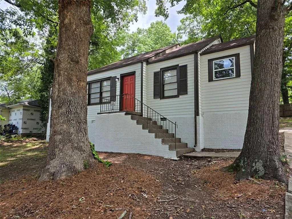 3 bed, 2.0 bath, 1188 sqft, $1,750 — Photo 2