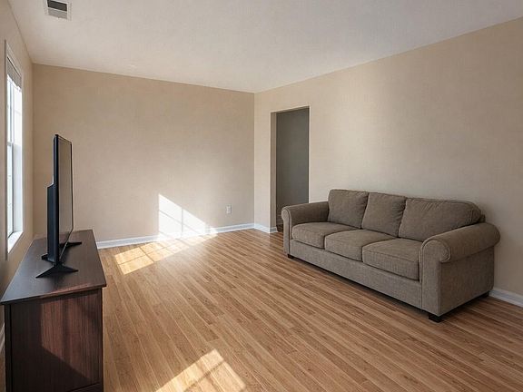 4th image of 7531 Woodknoll Dr