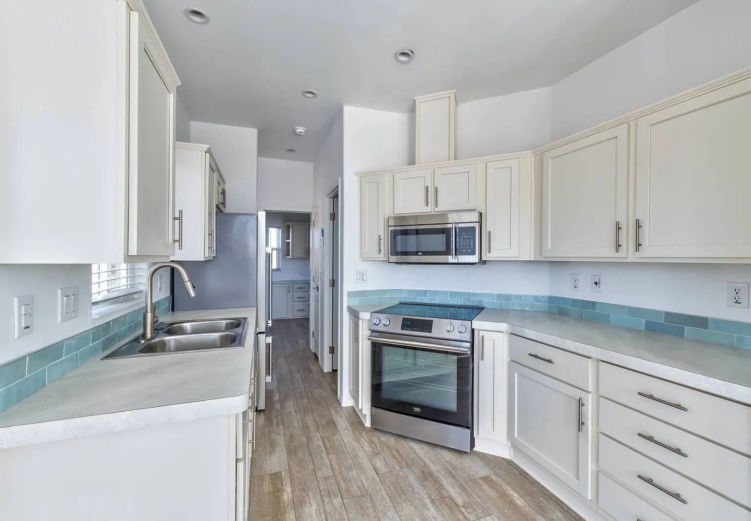 1 bed, 1.0 bath, 396 sqft, $1,250 — Photo 4