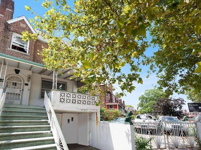 2 E 57th St, Brooklyn, NY, 11203