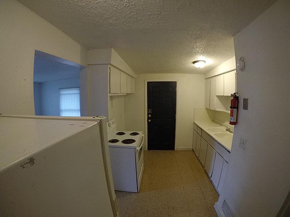 4th image of 3332 Rayford St