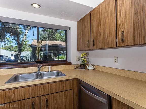 4th image of 14 Fair Oaks Cir