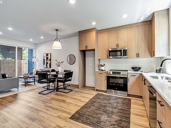 5th image of 2381 SE 45th Ave